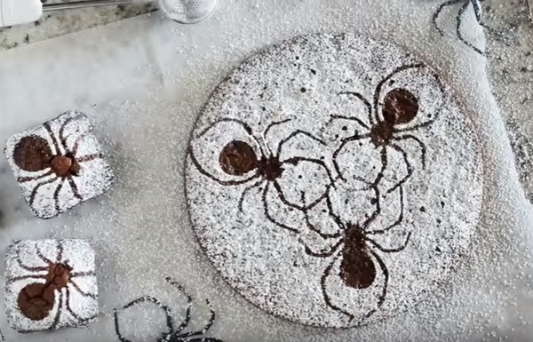 Как украсить пирог на Хэллоуин