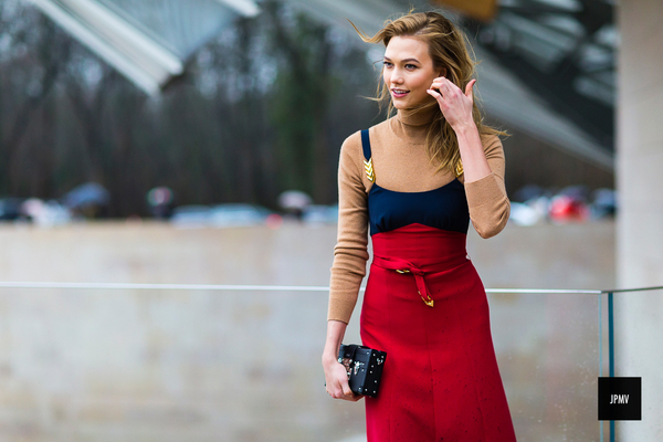 Как носить платье-комбинацию осенью: пять вариантов