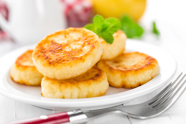 Как приготовить сырники: ТОП-5 рецептов для завтрака