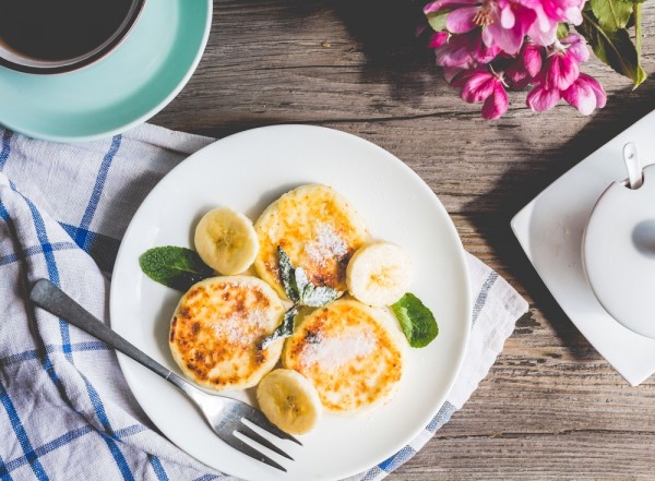 Как приготовить сырники: ТОП-5 рецептов для завтрака