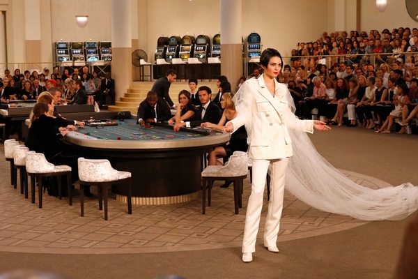 Самые невероятные fashion-шоу Chanel