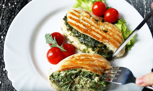 Как приготовить куриное филе со шпинатно-грибной начинкой