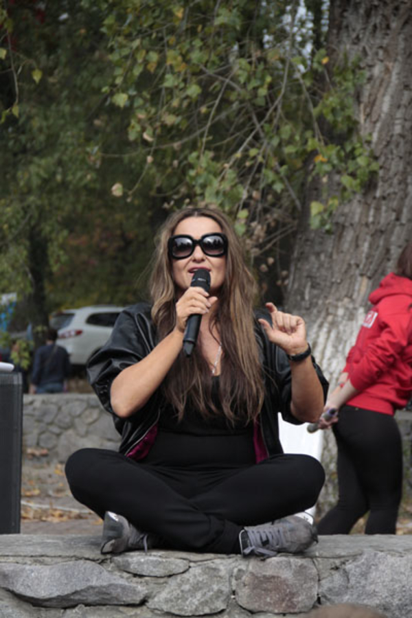 Могилевская провела экспресс-занятие по йоге