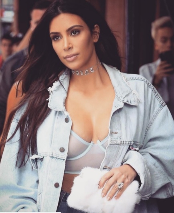 Бриллианты между ягодицами: Charlie Hebdo создал карикатуру на Кардашян