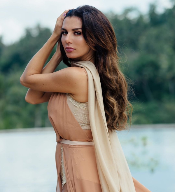 Анна Седокова сообщила, что у нее хотят забрать младшую дочь