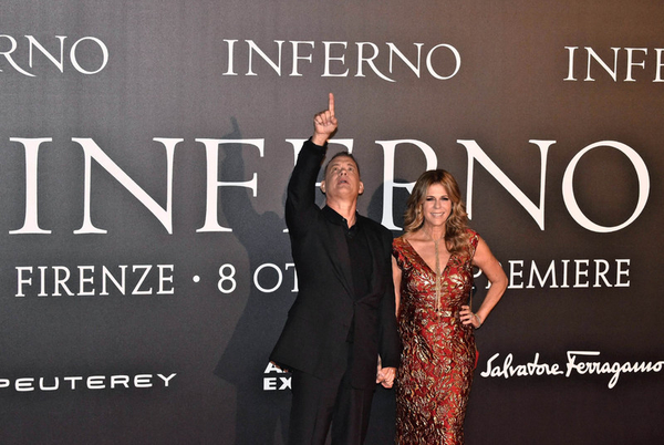 Том Хэнкс ездит на премьеры Инферно в Европе вместе с женой