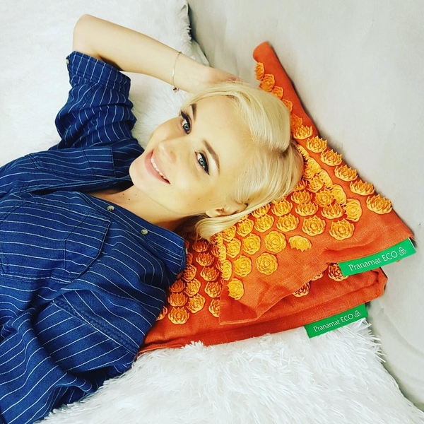 Полина Гагарина показала, как выглядит без макияжа