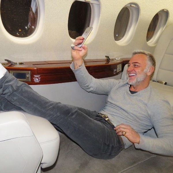 Джанлука Вакки в нижнем белье станцевал на каблуках