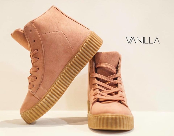 Вещь дня: розовые ботинки-криперсы