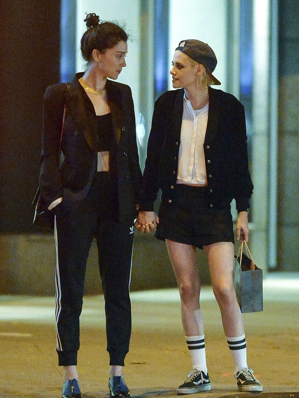 Папарацци засняли поцелуи Кристен Стюарт с экс-подружой Кары Делевинь