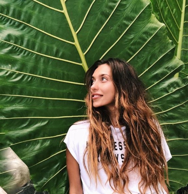 В Сеть попало фото Регины Тодоренко на яхте с подругой