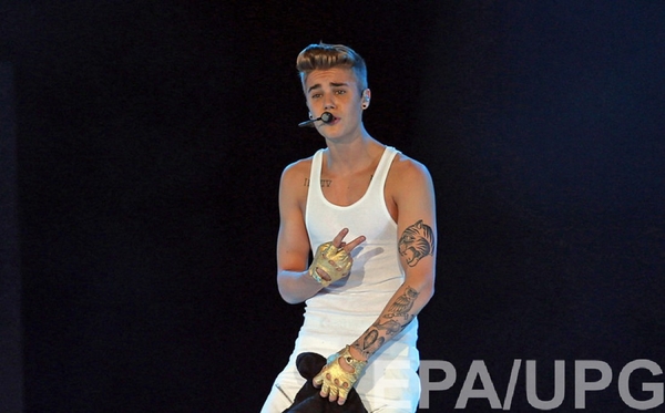 Джастин Бибер выбросил микрофон и ушел со сцены посреди выступления