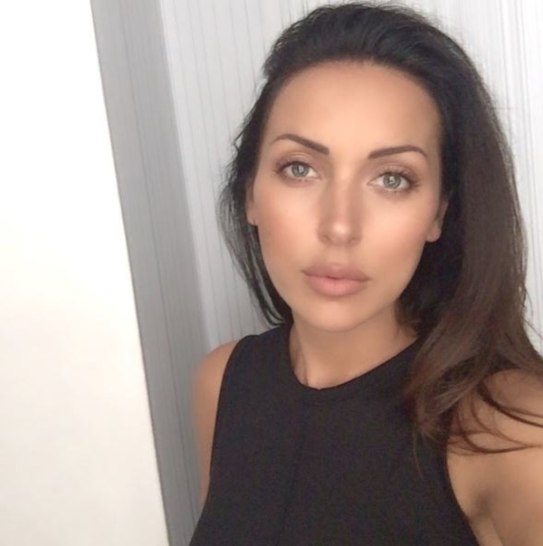 Алсу показала фотографию дочерей в костюмах на Хэллоуин