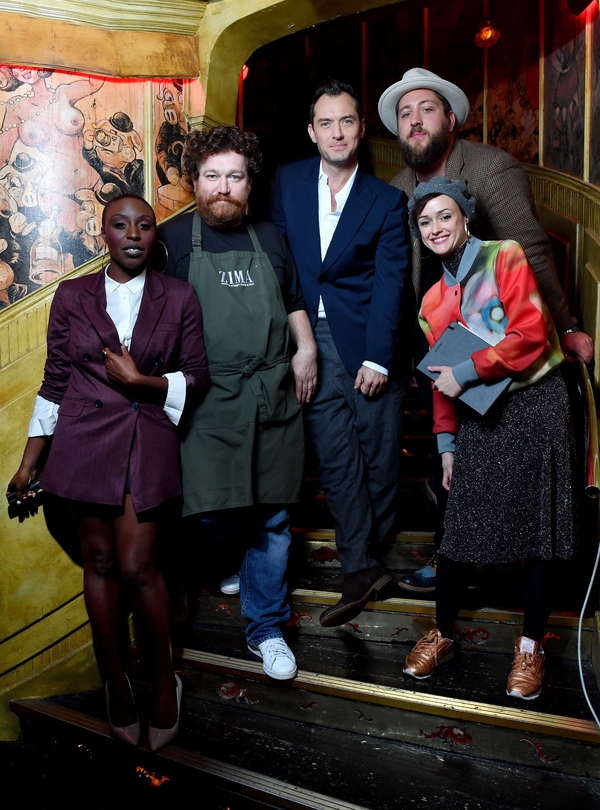 LEXUS И Джуд Лоу представили импровизированную театральную постановку