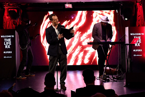 LEXUS И Джуд Лоу представили импровизированную театральную постановку