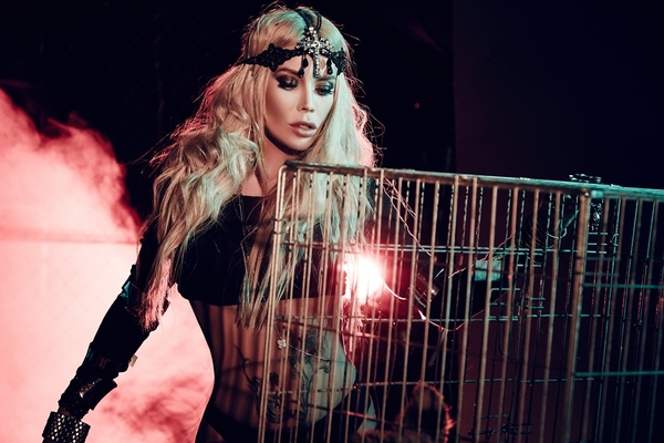 "Кульбабу" Леру Крук чуть не искусал лев на съемках видео