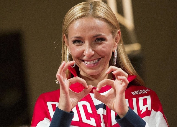 Двухлетняя дочь Татьяны Навки впервые стала на коньки