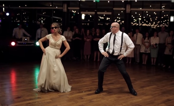 Не как у всех: видео танца невесты с отцом стало вирусным