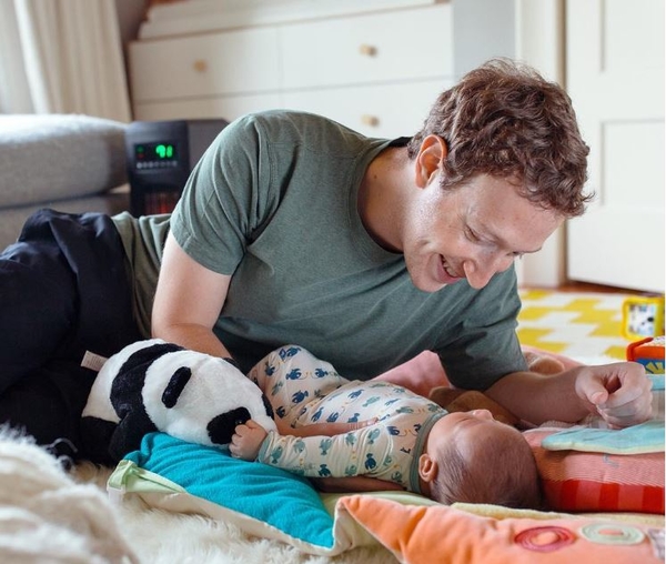 Марк Цукерберг следил за выборами в США вместе с маленькой дочкой