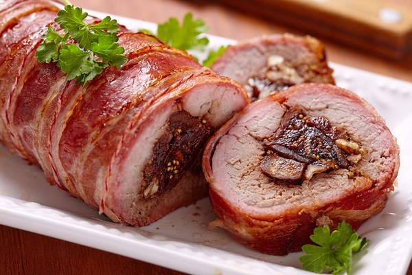 Мясной рулет из говядины и свинины с овощами