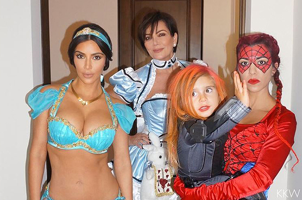 Ким Кардашян показала, как отметила Хэллоуин