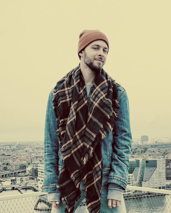 Макса Барских смущает поклонница, которая пишет ему пикантные стихи