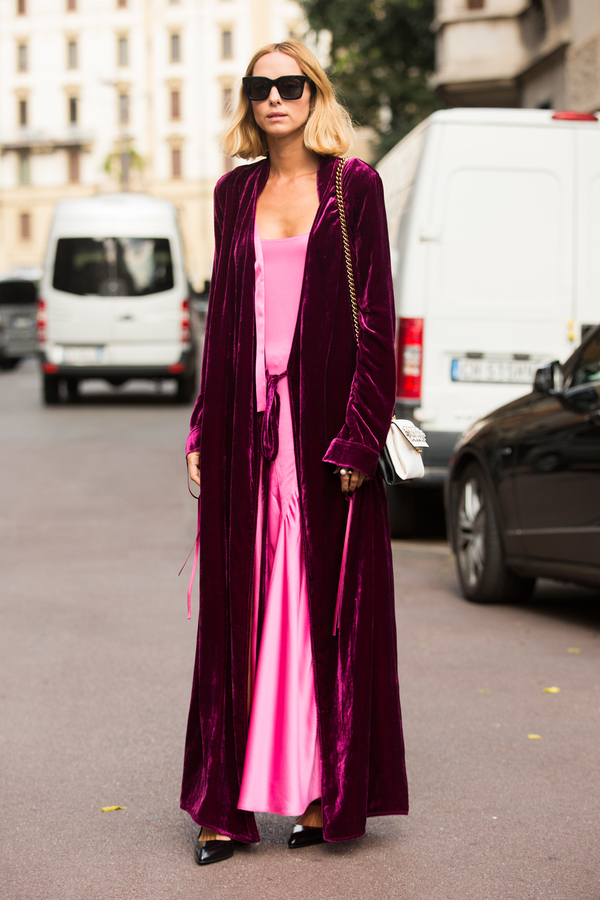 Как носить вещи из бархата и не выглядеть старомодно