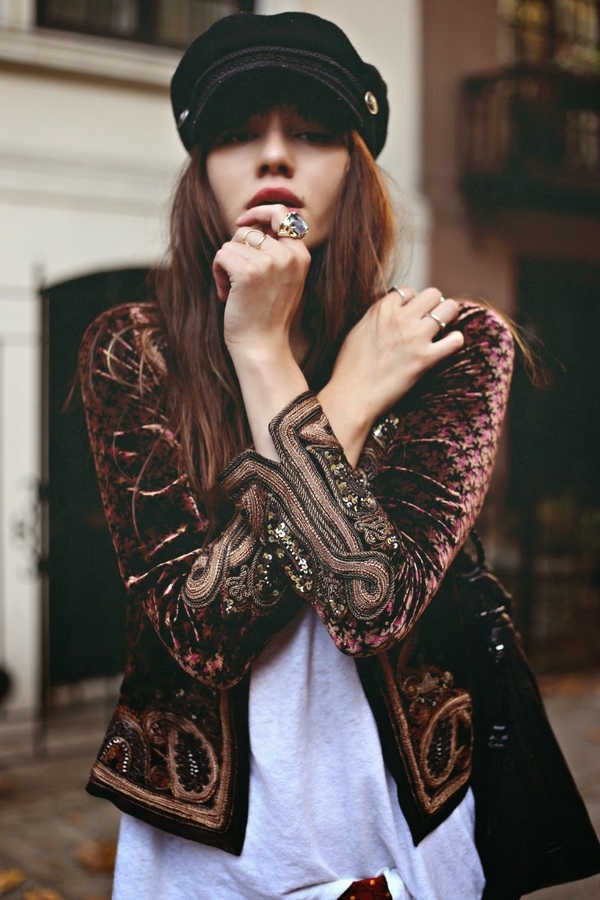 Как носить вещи из бархата и не выглядеть старомодно