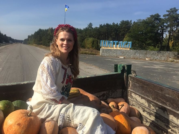 Фреймут опозорила рынок, школу и супермаркет в Полтаве