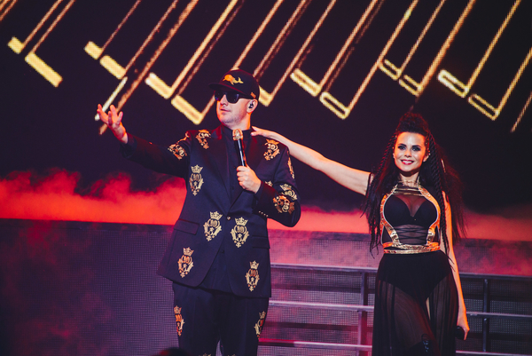 Золотые киты: в Киеве с аншлагом прошел концерт Потапа и Насти