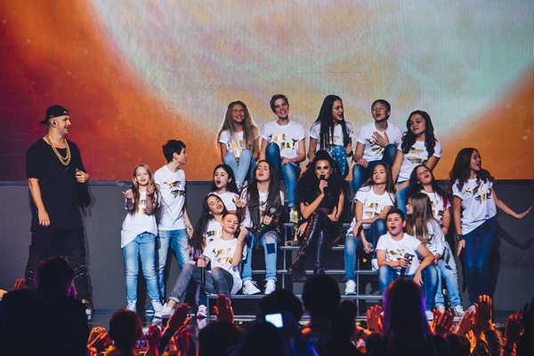 Концерт Потапа и Насти: дочь Евгения Кошевого спела с артистами на сцене