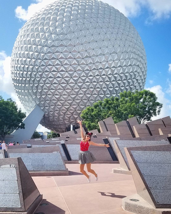 Путешествие в сказку: Диснейлейнды мира