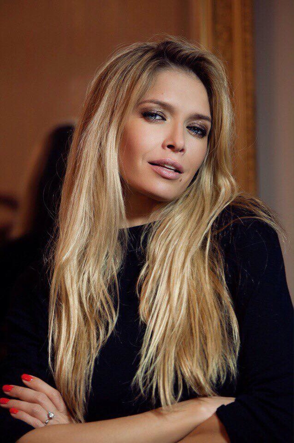 Гонорары звезд на Новый год: Брежнева запросила больше, чем Собчак