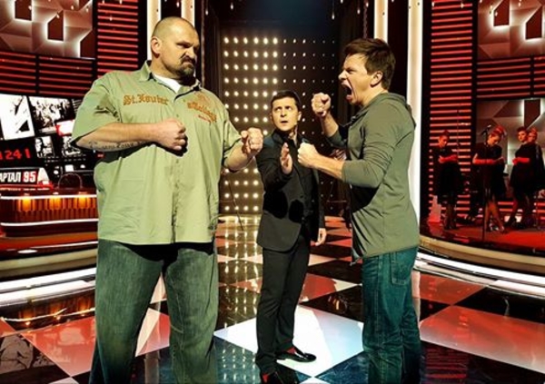 Дмитрий Комаров получил травму во время поединка с Василием Вирастюком