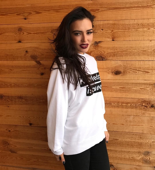 Участница группы SEREBRO пообещала поклонникам исполнить одно их желание