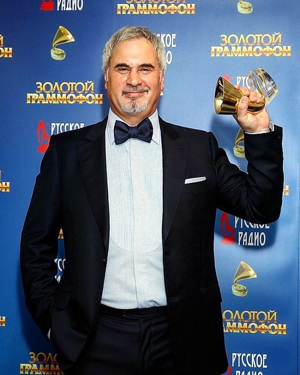 Новый клип Валерия Меладзе сравнили с Бондианой