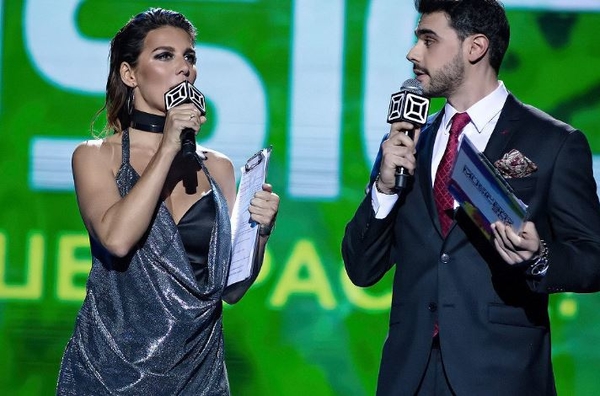 Анна Седокова нарядилась в мини для проведения MUSICBOX в России