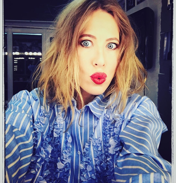 Ксения Собчак разыгрывает коляску своего сына в Сети