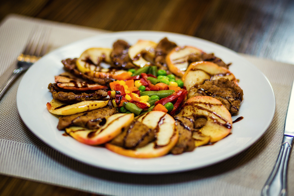 Как приготовить утиную грудку с фруктами и овощным гарниром