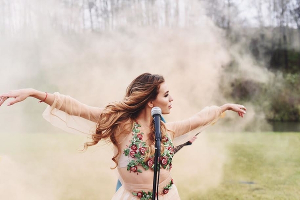 Регина Тодоренко объявила дату выхода дебютного альбома