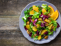 Постный салат с апельсинами орехами