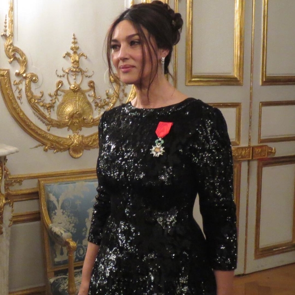 Беллуччи получила Орден Почетного легиона из рук президента Франции