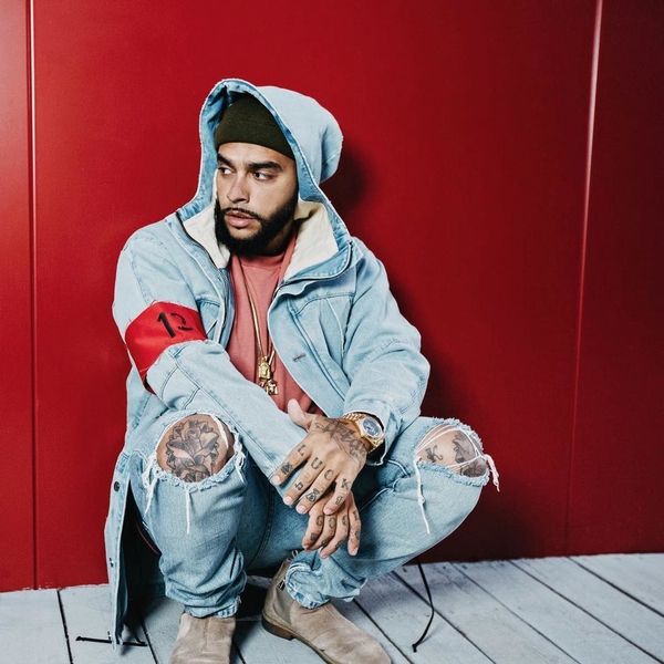 Тимати дал двухлетней дочери свой пистолет