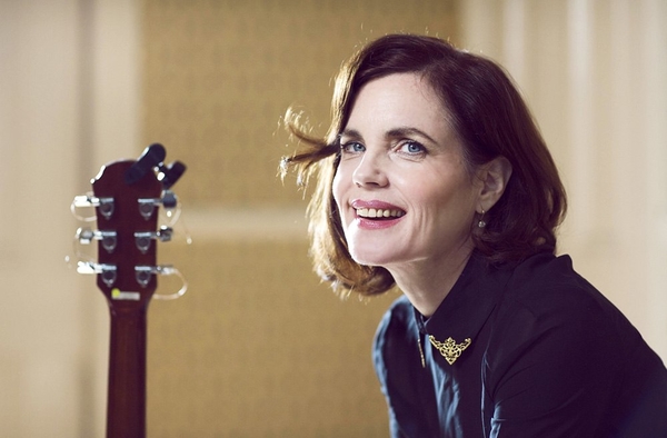 Звезда сериала Аббатство Даунтон представила тизер песни из нового альбома