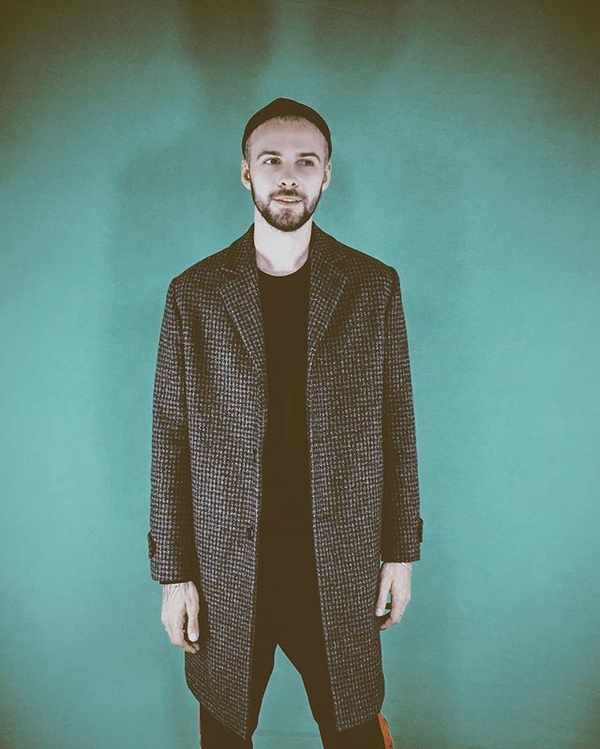 Как Бритни: Макс Барских побрился налысо