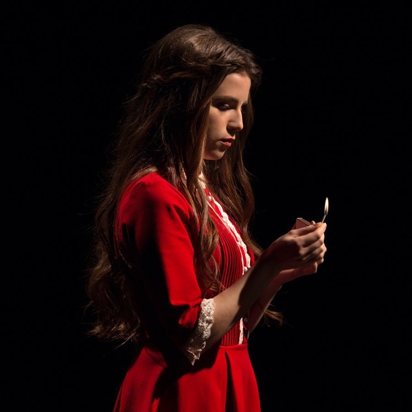 Протеже Вакарчука устроила пожар на съемках нового клипа