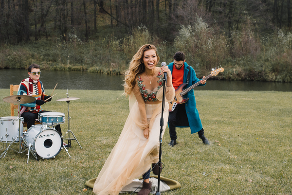 Регина Тодоренко презентовала клип FIRE и сольный альбом