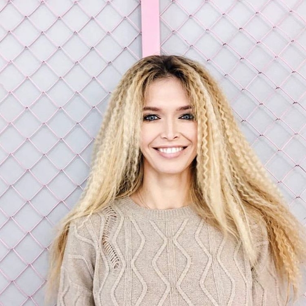 Вера Брежнева опубликовала домашний снимок с дочкой