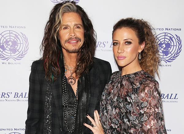 Солист Aerosmith помолвлен с 28-летней ассистенткой – СМИ