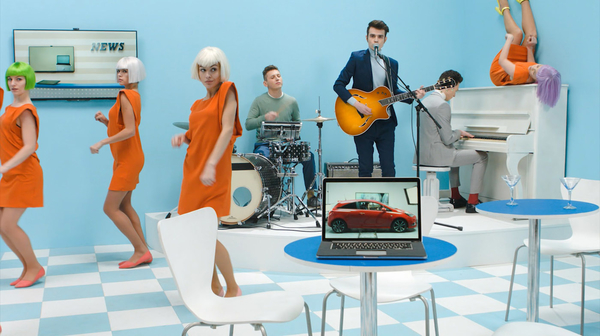 Спасибо, 2016, за Brunettes Shoot Blondes